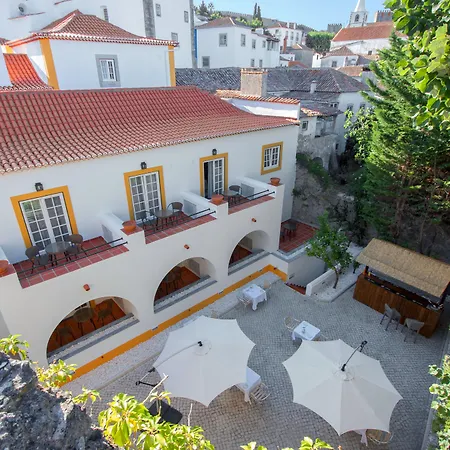 Casa Senhoras Rainhas - Castelo De Hotel 4*