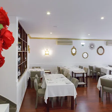 Hotel Casa Senhoras Rainhas - Castelo De 4*